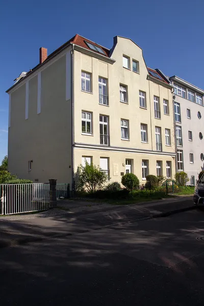 Schöne 2 - Zimmer Dachgeschosswohnung in Biesdorf mit Grünblick — photo 1